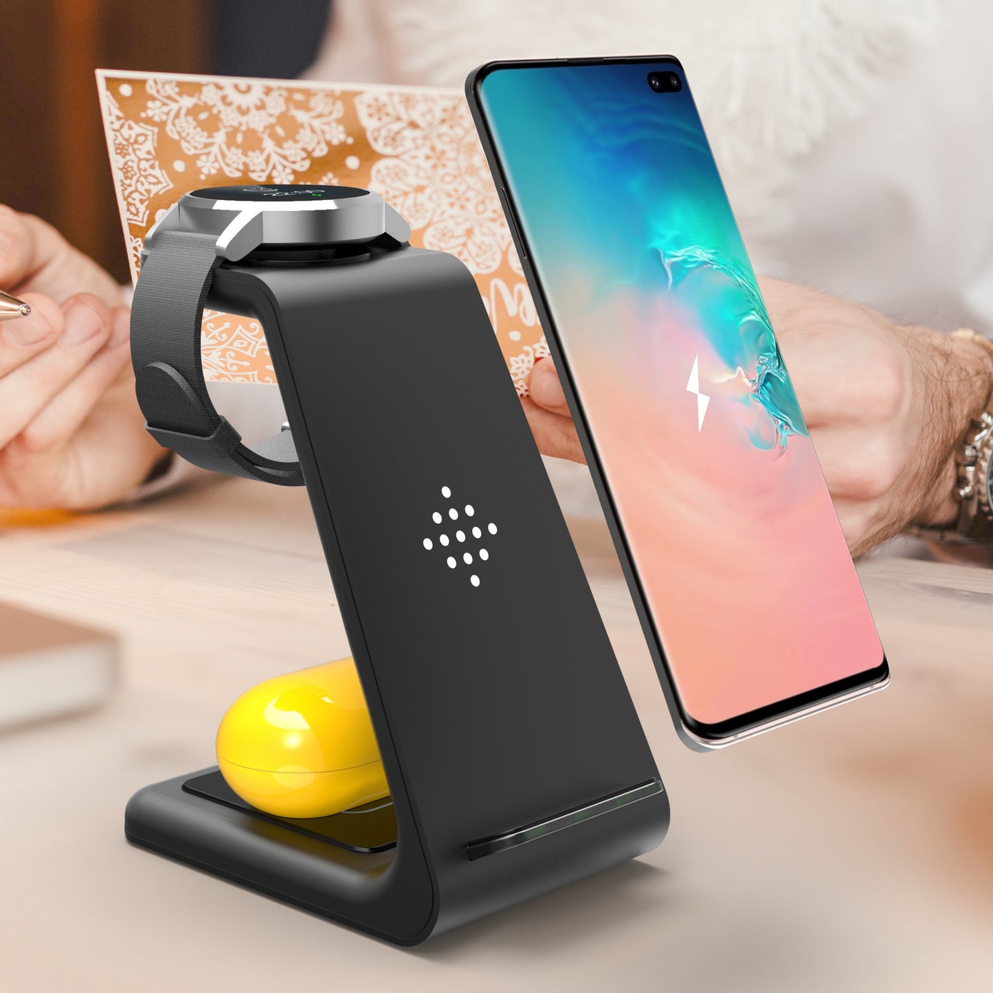 3 In 1 Fast Charging Station Wireless Charger Stand Wireless Quick Charge Dock For Phone and accessories.
