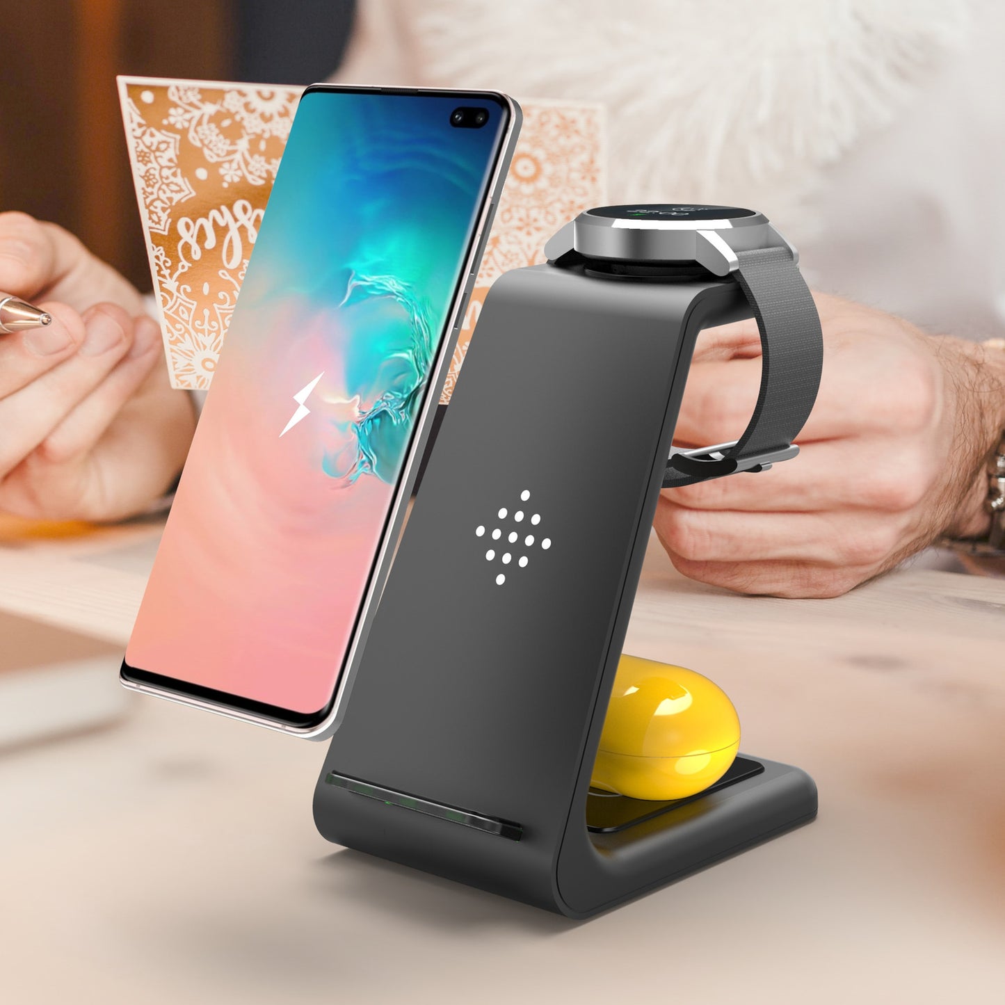 3 In 1 Fast Charging Station Wireless Charger Stand Wireless Quick Charge Dock For Phone and accessories.